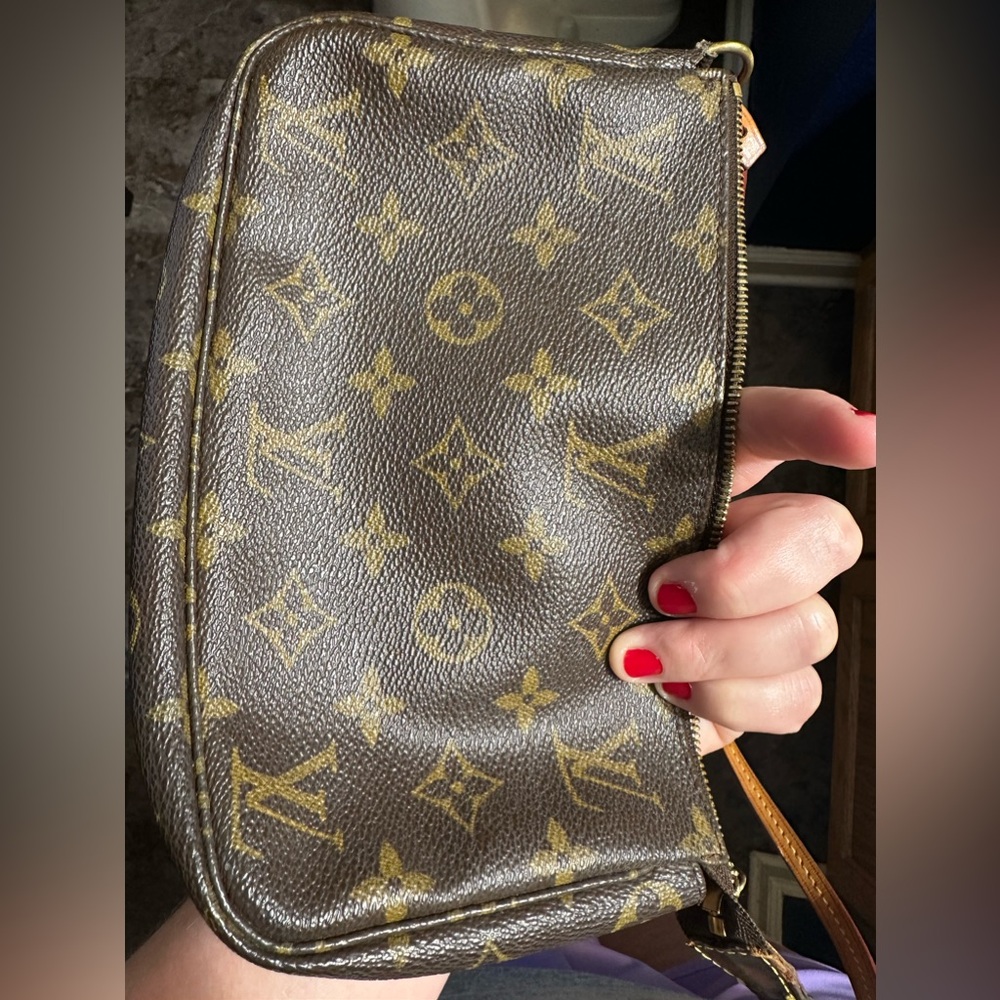 Louis Vuitton pochette